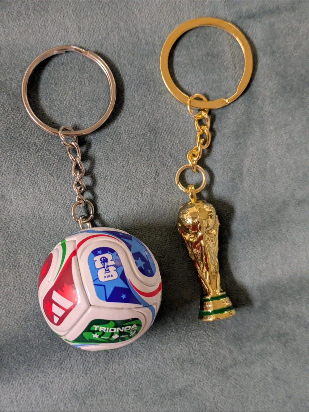 World Cup Soccer Ball And  Gold Trophy  Keychains (x5)